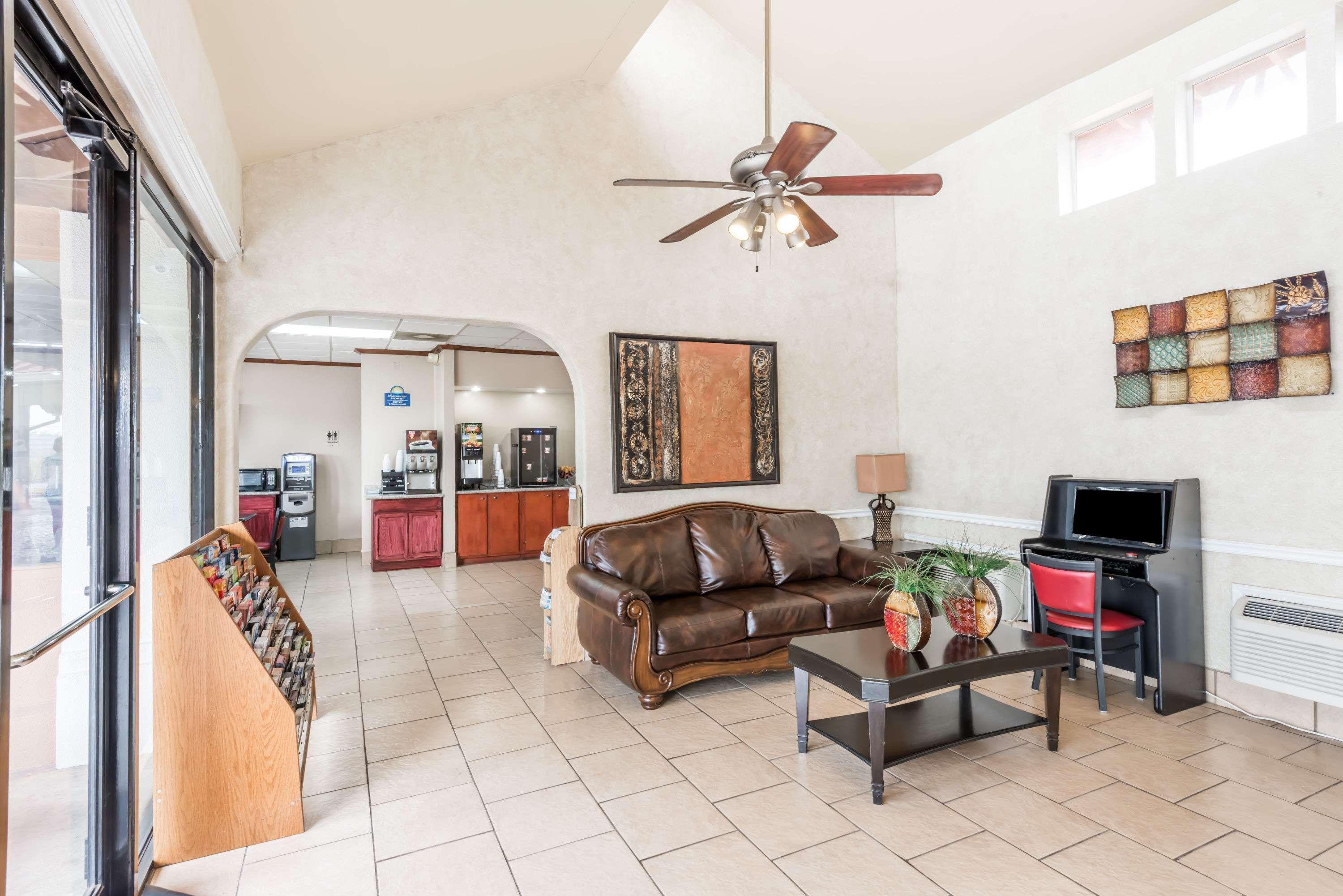 Days Inn By Wyndham San Antonio Splashtown/Att Center Esterno foto