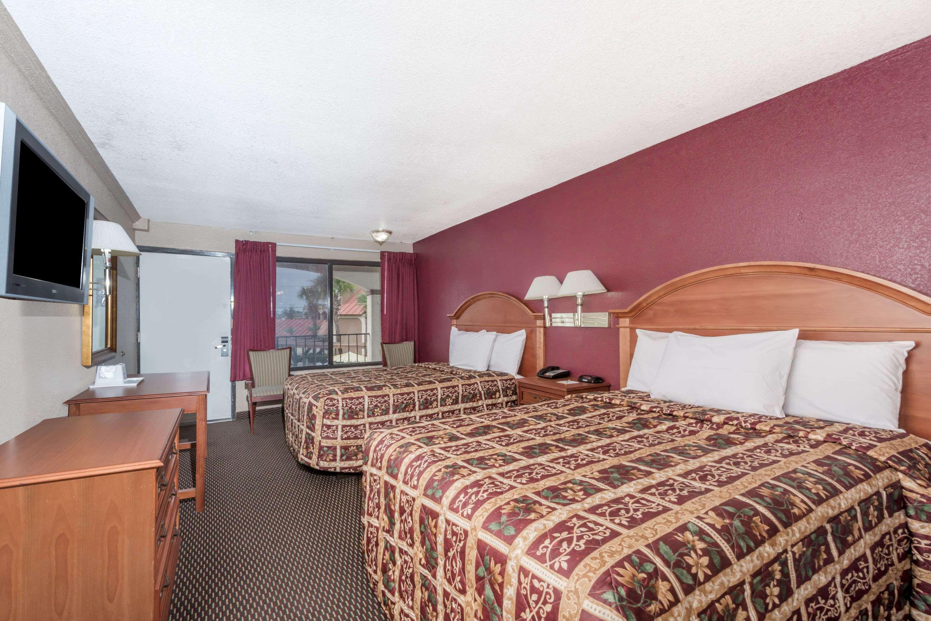 Days Inn By Wyndham San Antonio Splashtown/Att Center Esterno foto
