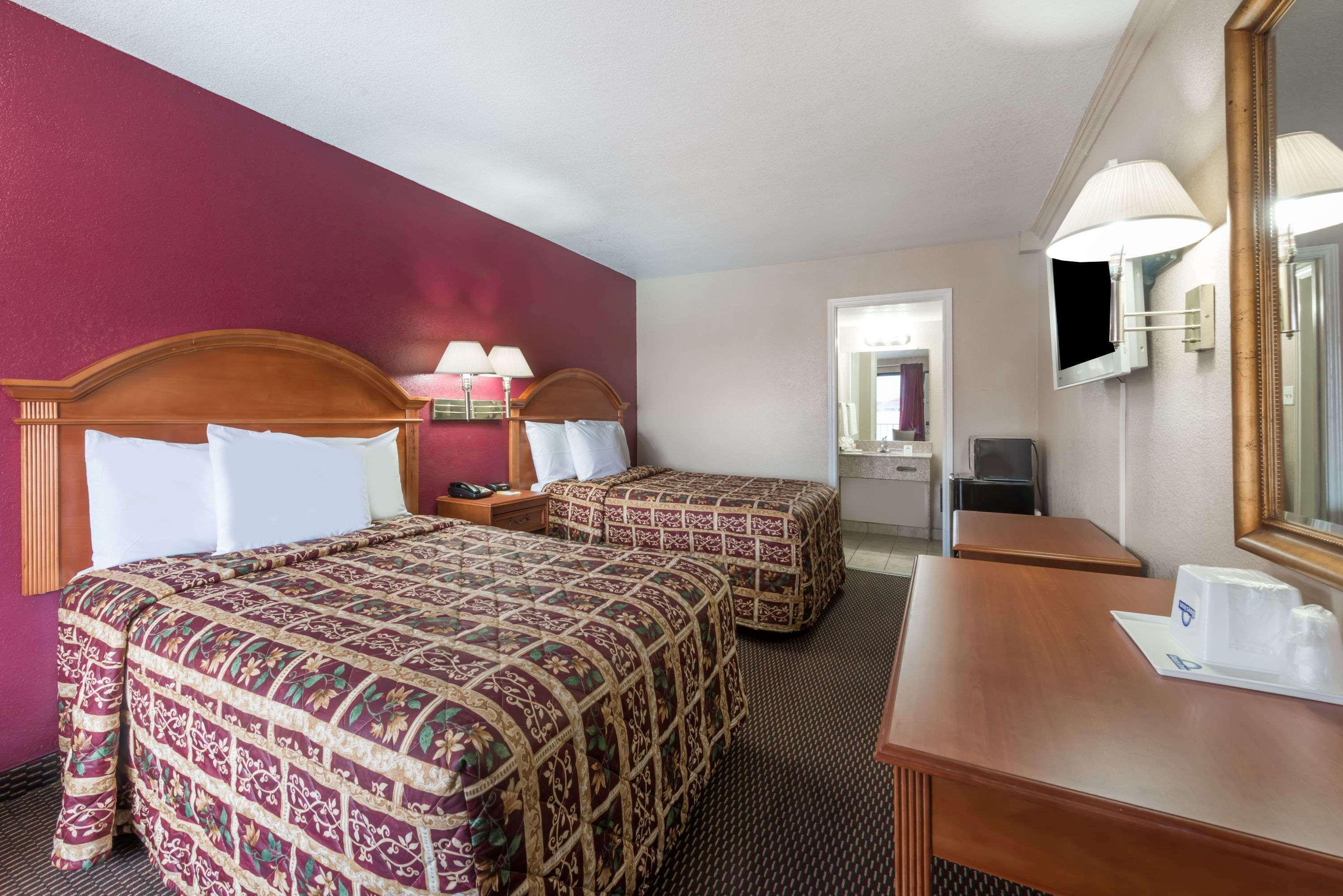 Days Inn By Wyndham San Antonio Splashtown/Att Center Esterno foto